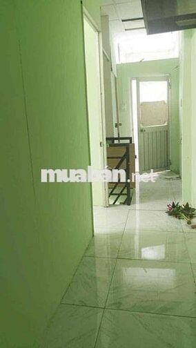 nhà còn đẹp 1 lầu 2pn 2wc đ52 gần chợ hiệp bình