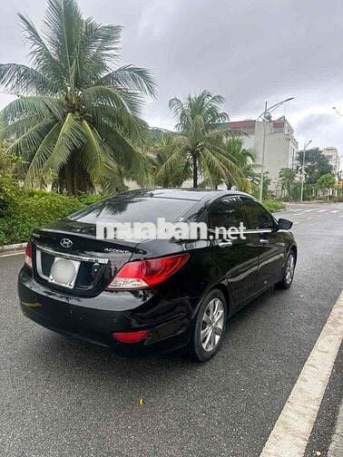 Hyundai Accent 2012 1.4 AT - 100000 km