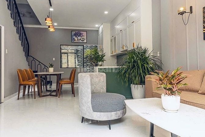 🏡Nhà VIP cho khách 3 tầng-dtsd168m2,3PN, 4Wc,full nội thất,💰156