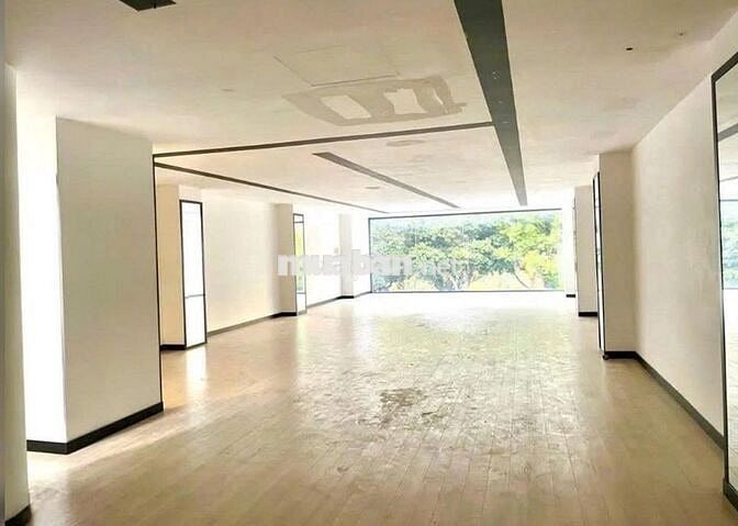 Cho thuê toà nhà showroom và spa Trương Định, Phường 9, Quận 3