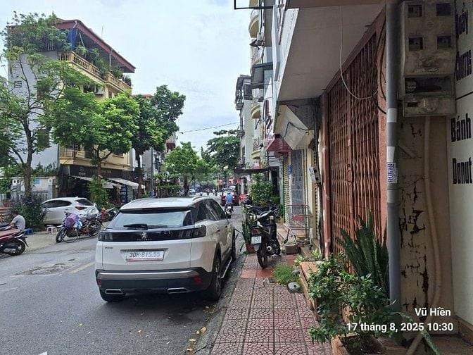 BÁN NHÀ 4 tầng mặt phố Long Biên 2, Bồ Đề, 64,5m2, nở hậu 