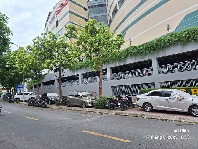 BÁN NHÀ 4 tầng mặt phố Long Biên 2, Bồ Đề, 64,5m2, nở hậu 