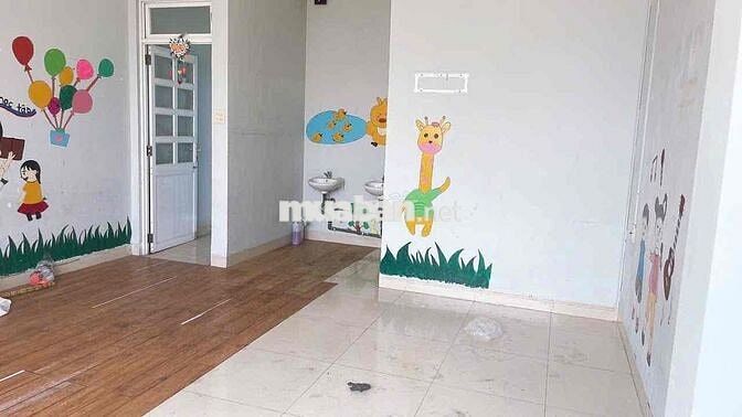 CHO THUÊ NHÀ KINH DOANH TỰ DO MẶT TIỀN PHONG CHÂU CÓ HẦM ĐỂ XE