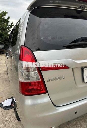 Toyota Innova 2015 2.0E - 128000 km xe gia đình bá