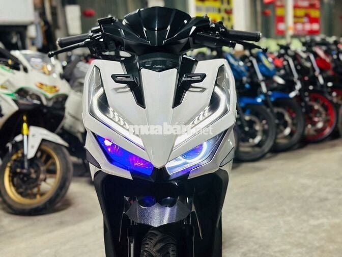 XE MÁYTHANH TÙNG_VARIO 125 TRẮNG NHẬP THÁI MÁY ZIN