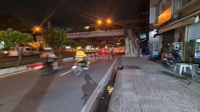 Bán nhà mặt tiền Phạm Văn Đồng, tôi cần mua gấp nhà đất 4 căn