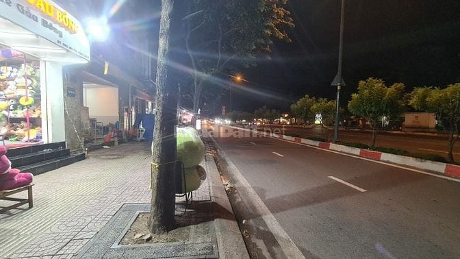 Bán nhà mặt tiền Phạm Văn Đồng, tôi cần mua gấp nhà đất 4 căn