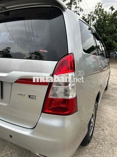 Toyota Innova 2015 2.0E - 128000 km xe gia đình bá