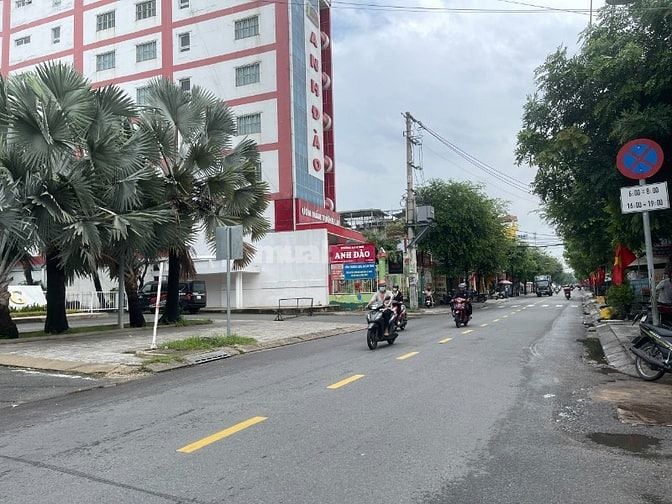 Bán nhà mặt tiền Phạm Văn Đồng, tôi cần mua gấp nhà đất 4 căn