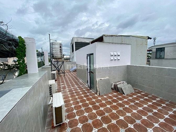 Gấp!! Nhà đẹp 50m2 nằm ngay Bến Vân Đồn, phường 1, Quận 4 - HXH 