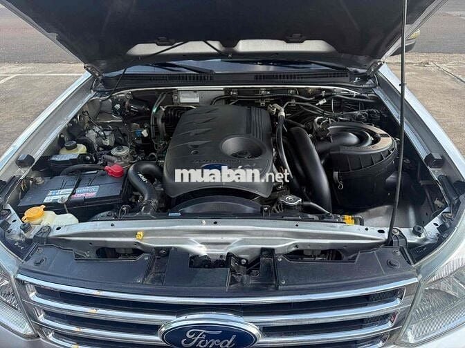 Ford Everest 2013 2.5L 4x2 MT - 100000 km