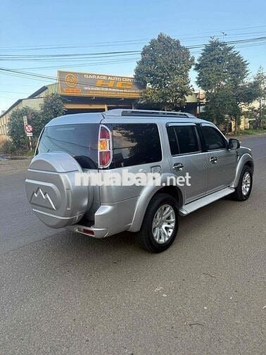 Ford Everest 2013 2.5L 4x2 MT - 100000 km