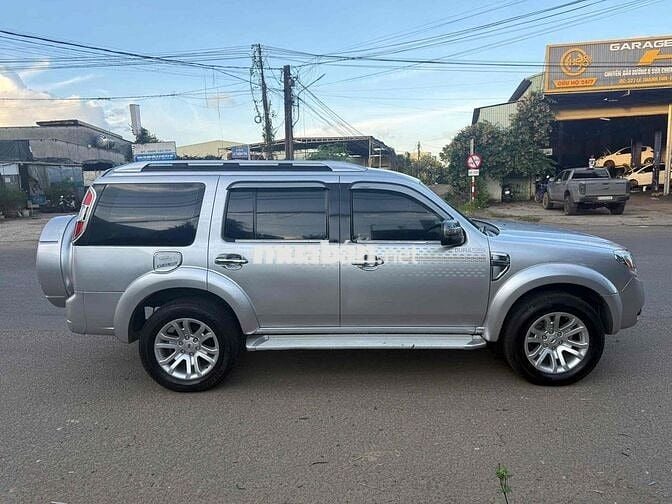 Ford Everest 2013 2.5L 4x2 MT - 100000 km