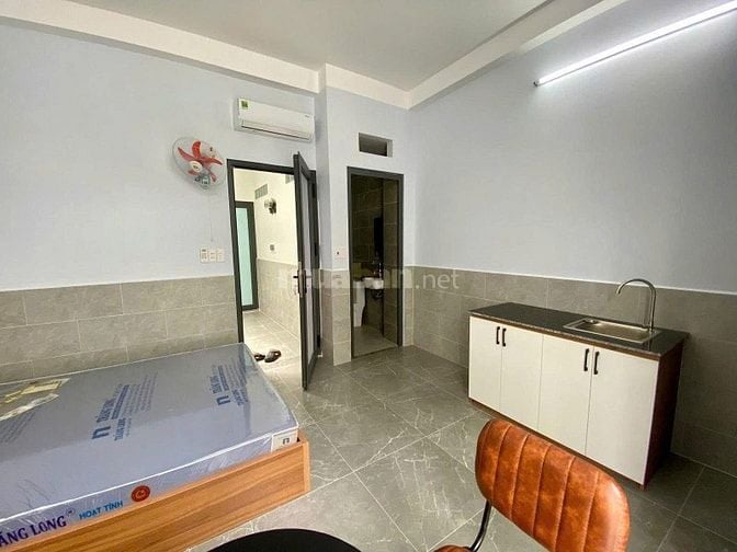 Gấp!! Nhà đẹp 50m2 nằm ngay Bến Vân Đồn, phường 1, Quận 4 - HXH 