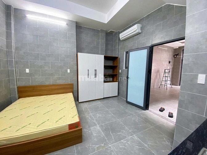 Gấp!! Nhà đẹp 50m2 nằm ngay Bến Vân Đồn, phường 1, Quận 4 - HXH 