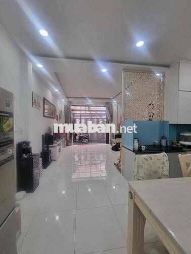 Giáp Quận 1, Nhà 60m2, 3 tầng 3PN, hẻm thông gần mt Hoàng Hoa Thám