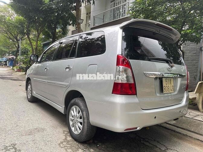 Toyota Innova 2.0G tự động 2013 chạy 88.000 km