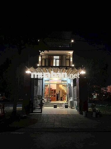 Chuyển nơi ở cần bán nhà 1 trệt 2 lầu , xây ở tâm huyết full thổ cư