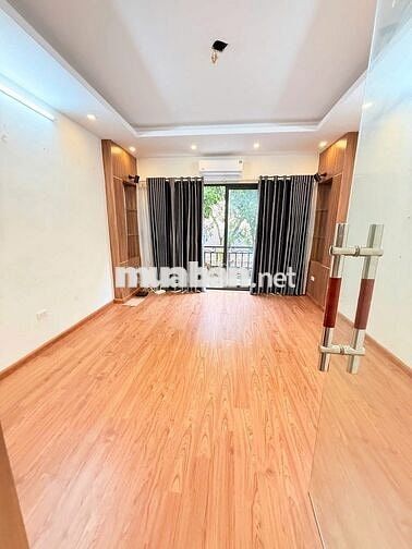 Nhà đẹp phố Dương Quảng Hàm, 2 thoáng, gần công viên Nghĩa Đô, 11.5 tỷ