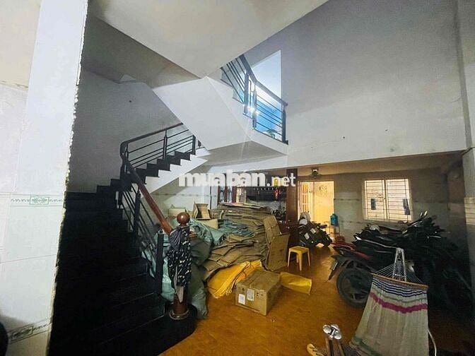 Chính chủ cần sang hđ nhà rộng rãi mặt tiền phía sau chợ đầu mối HM