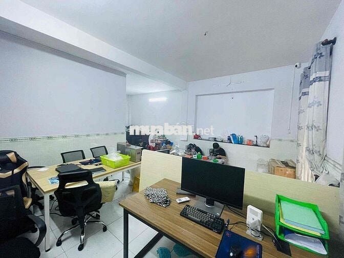 Chính chủ cần sang hđ nhà rộng rãi mặt tiền phía sau chợ đầu mối HM