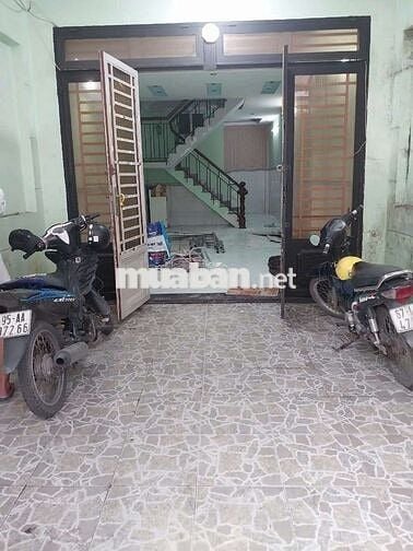 Nhà 4x20 2lầu ST 4PN 3WC. Xe hơi đậu sân Gần ngã3 cây trâm