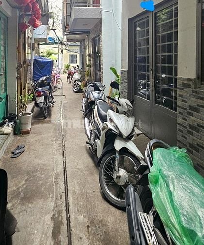Bán nhà chỉ 3,2 tỷ Trần Hưng Đạo P1 Q5 dt 3,7x5m 3 tầng hẻm đẹp.