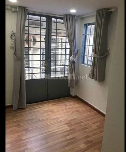 Bán nhà chỉ 3,2 tỷ Trần Hưng Đạo P1 Q5 dt 3,7x5m 3 tầng hẻm đẹp.