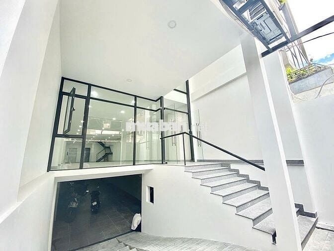 Văn phòng 150m2 Vị trí vàng gần ngay sân bay