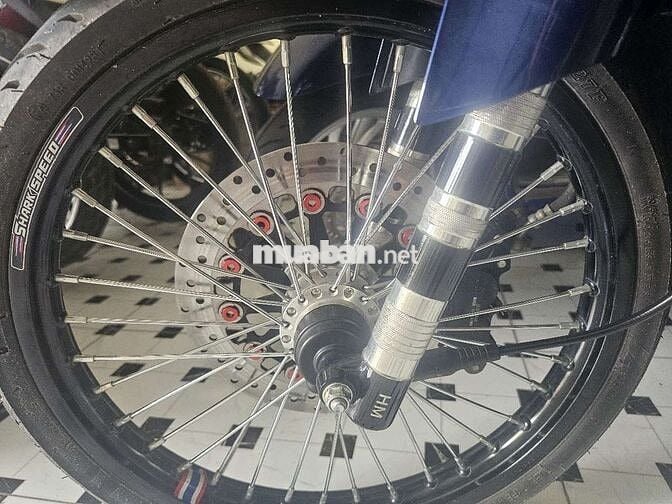 Xe moi chay it da len it do choi