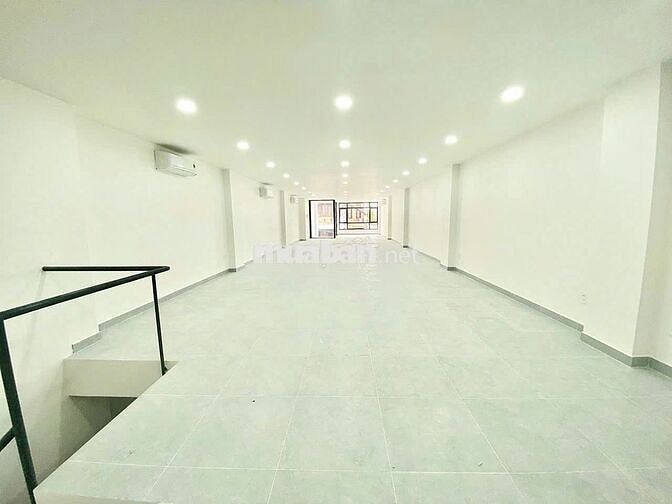 Văn phòng 150m2 Vị trí vàng gần ngay sân bay