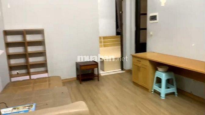 Cho thuê nhà tầng 3, phố Hàng Bài, DTSD 50 m2, giá 7 triệu/th