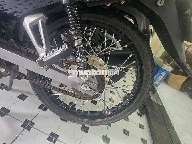 Xe moi chay it da len it do choi