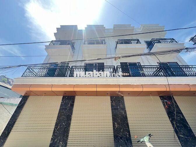 Nhà 4T*37m2 ngay trục đường chính thông ô tô tránh-Giá 3,15 tỷ( Có TL)