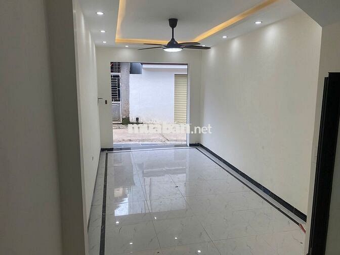 Nhà 4T*37m2 ngay trục đường chính thông ô tô tránh-Giá 3,15 tỷ( Có TL)