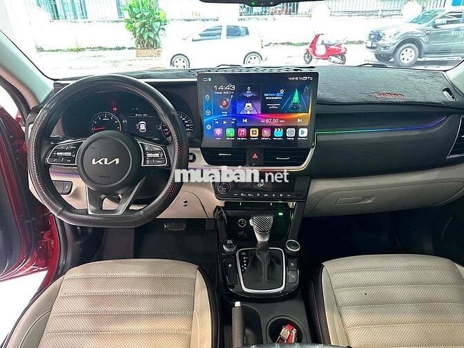 Kia Seltos 2023 Premium đi 12k lên nhiều đồ chơi