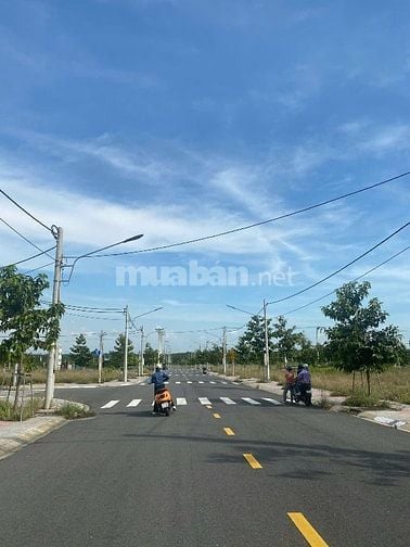 Cần bán gấp lô đất Central Point ngay TTHC BB giá 1tỷ650/75m2,Sổ ngay