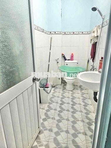 Nhà Cho Thuê Hẻm 5M Nguyễn Thị Nhỏ.Q.6. Dt: 8 x 30 Trệt Gác Lửng 1WC