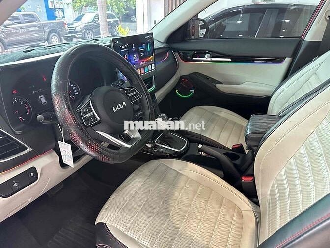 Kia Seltos 2023 Premium đi 12k lên nhiều đồ chơi