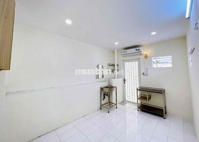 PHÒNG TRỌ ĐÃ LẮP SẴN MÁY LẠNH MỚI GẦN NGÃ TƯ NƠ TRANG LONG & NGUYỄN XÍ