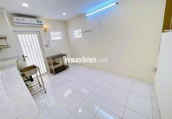 PHÒNG TRỌ ĐÃ LẮP SẴN MÁY LẠNH MỚI GẦN NGÃ TƯ NƠ TRANG LONG & NGUYỄN XÍ