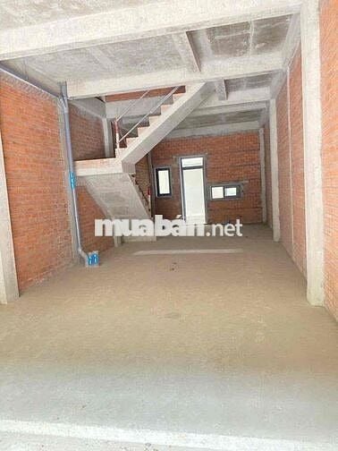 Nhà phố liền kề gần ga Metro sổ hồng liền tay chỉ 2ty1