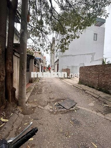 Gấp gấp Giang Biên 30m², mt 3m,ô tô tải vào tận nơi,giá nhỉnh 3 tỷ xíu