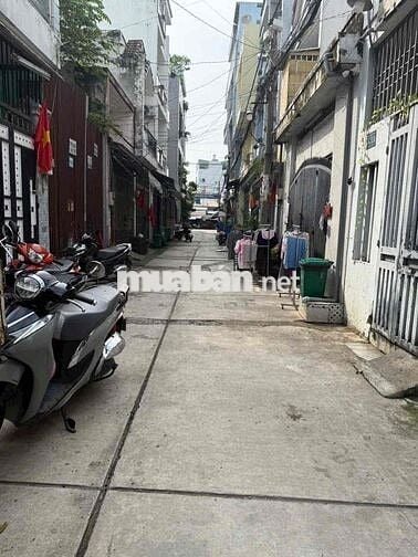 Nhà đẹp cho thuê 2 tầng 3 phòng ngủ hẻm 5m sát chợ