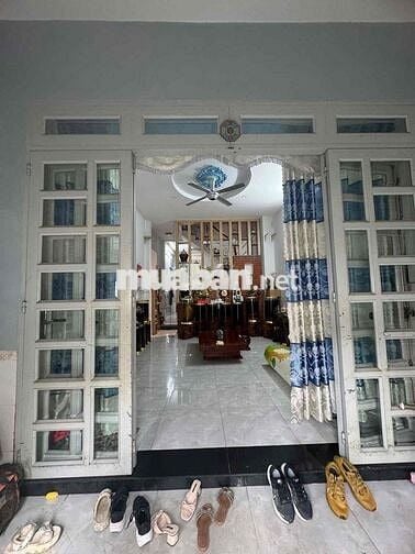 Trệt lầu 4*18; 2pn đg xe tải 8m đi gò vấp gần