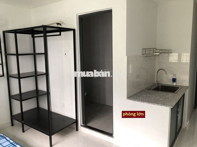 Phòng đẹp 25m2, ban công rộng, MLạnh,. Huỳnh Tấn Phát Q7. 3.2 triệu.