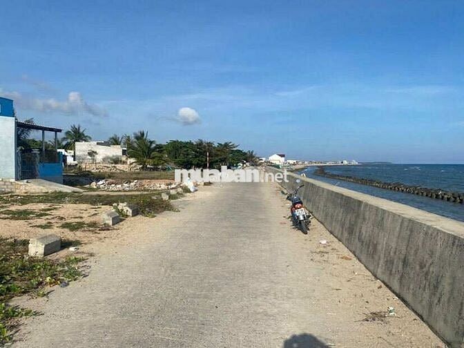 CHO THUÊ MẶT BẰNG KINH DOANH 200M2(10X20), 3 MẶT TIỀN ĐƯỜNG ĐT 702