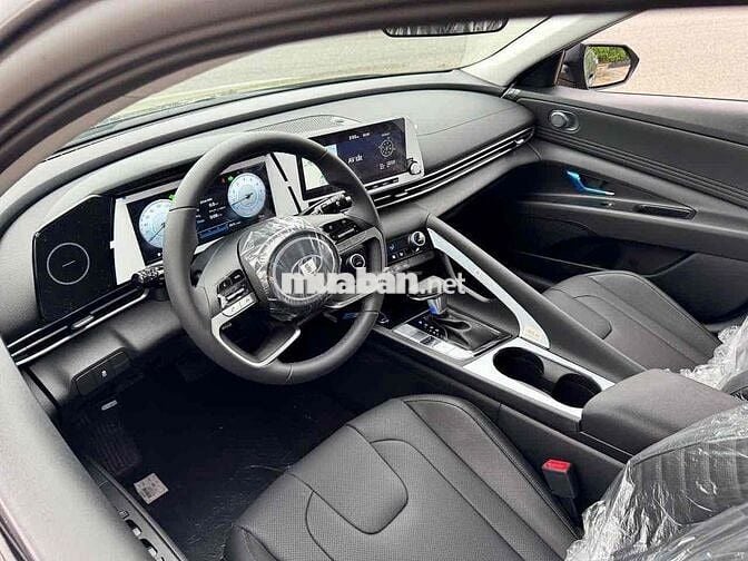 Hyundai Elantra 2025 1.6 AT Đặc biệt - 900 km