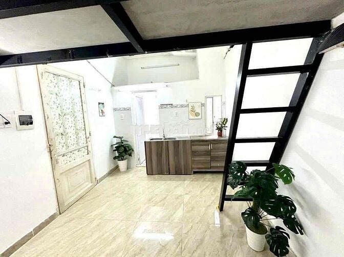 Cho thuê căn hộ năm ngay đường Huỳnh Tấn Phát.