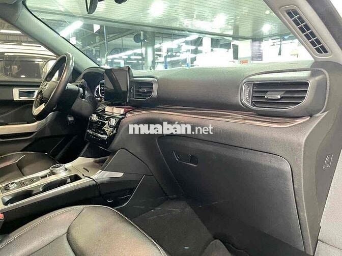 Explorer lướt chỉ 10.000km xe bán tại Hãng Ford